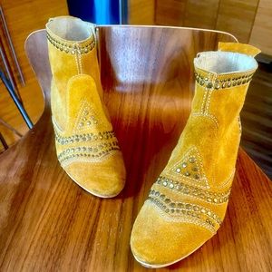Matisse- Ankle Boots.  Size 7.5. Gold/ Mustard color